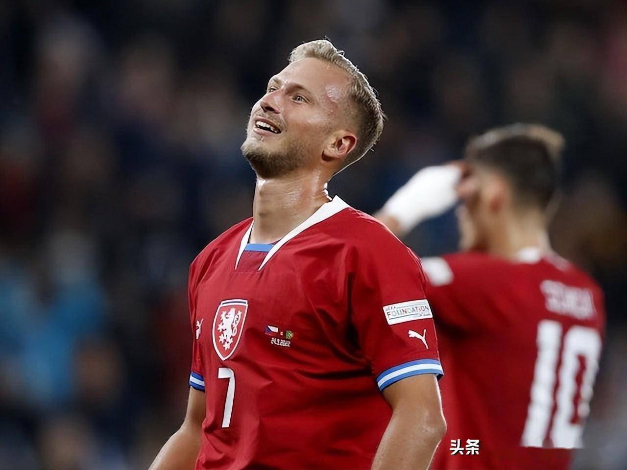 开云电竞-阿尔巴尼亚斩获摩尔多瓦，成功赢得关键三分(阿尔巴尼亚 dua lipa)