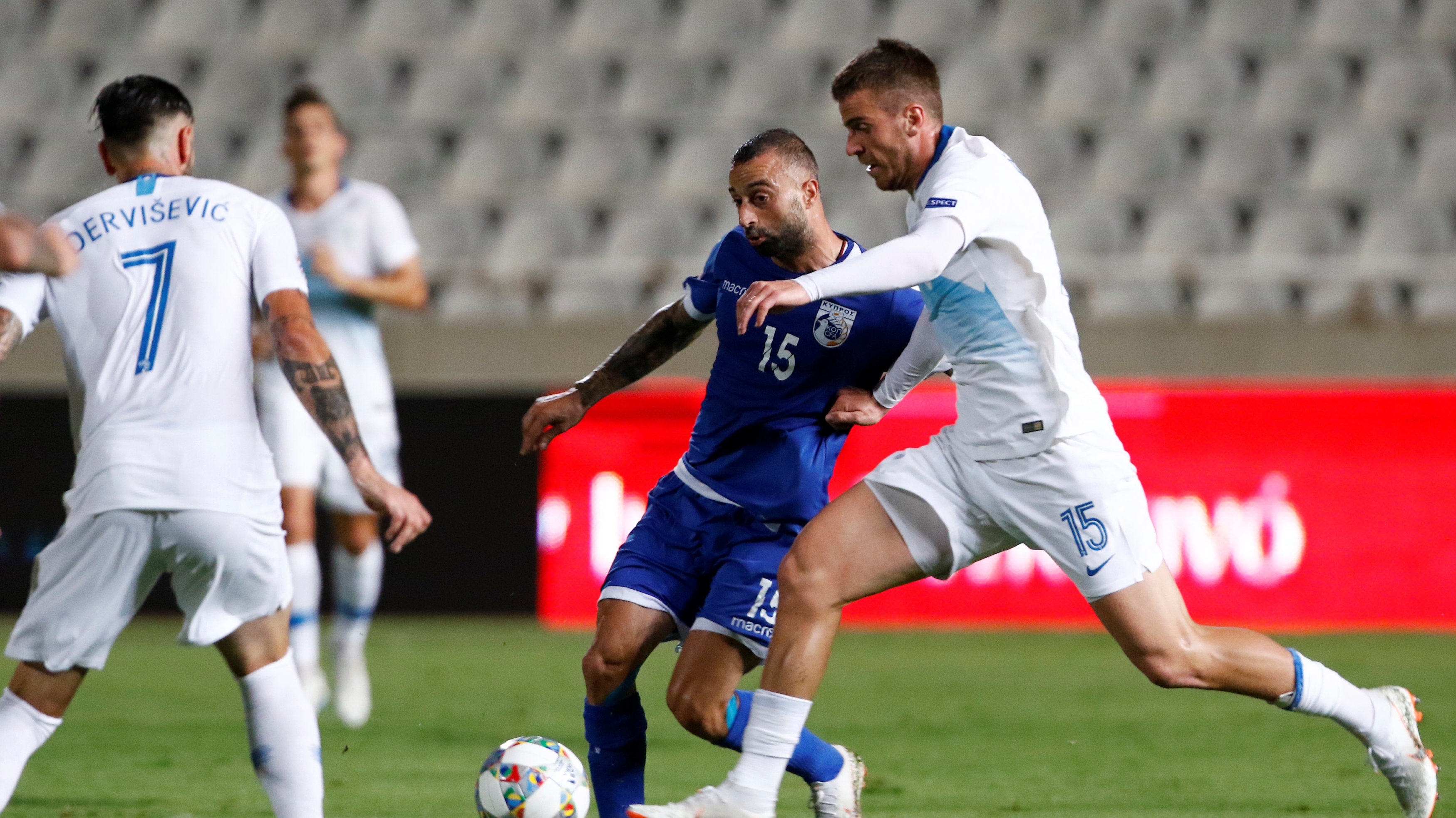 斯洛文尼亚赢球，成功晋级国家联赛比赛的简单介绍